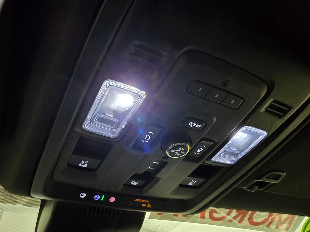 Used 2024 GMC Yukon XL Denali AWD/4WD image 31