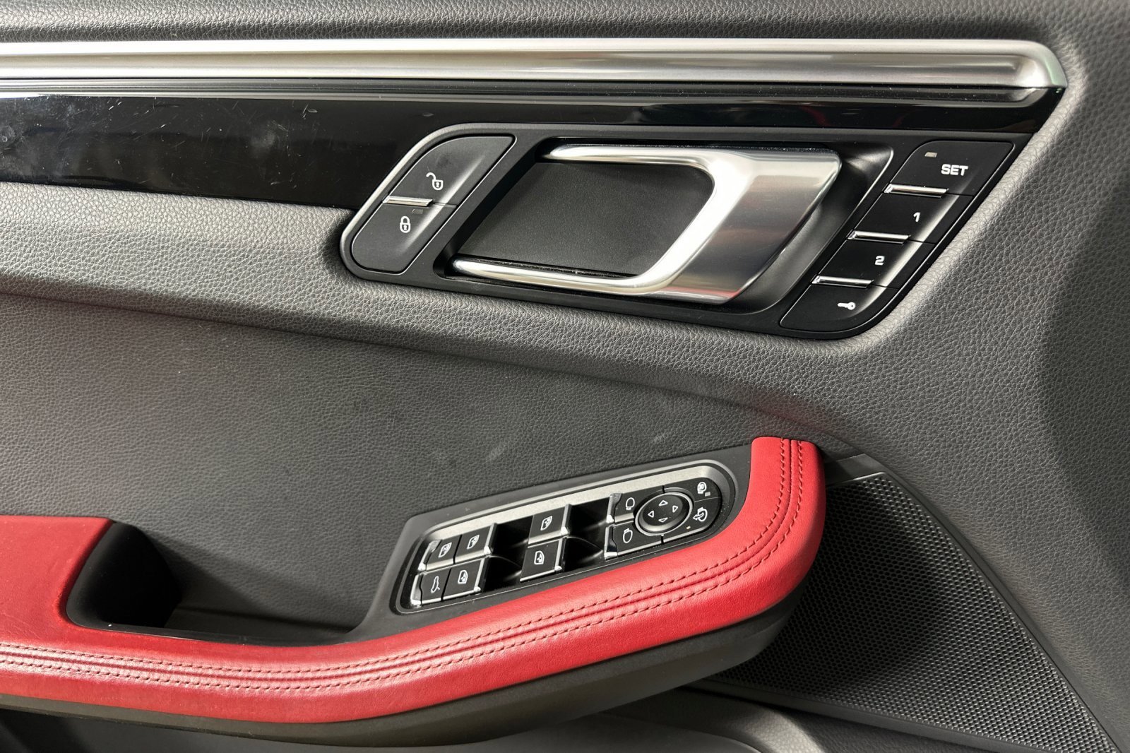 Used 2018 Porsche Macan AWD/4WD image 10