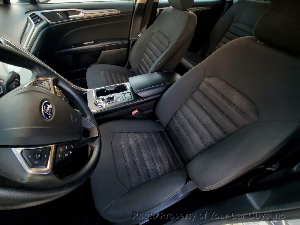 Used 2017 Ford Fusion SE image 25
