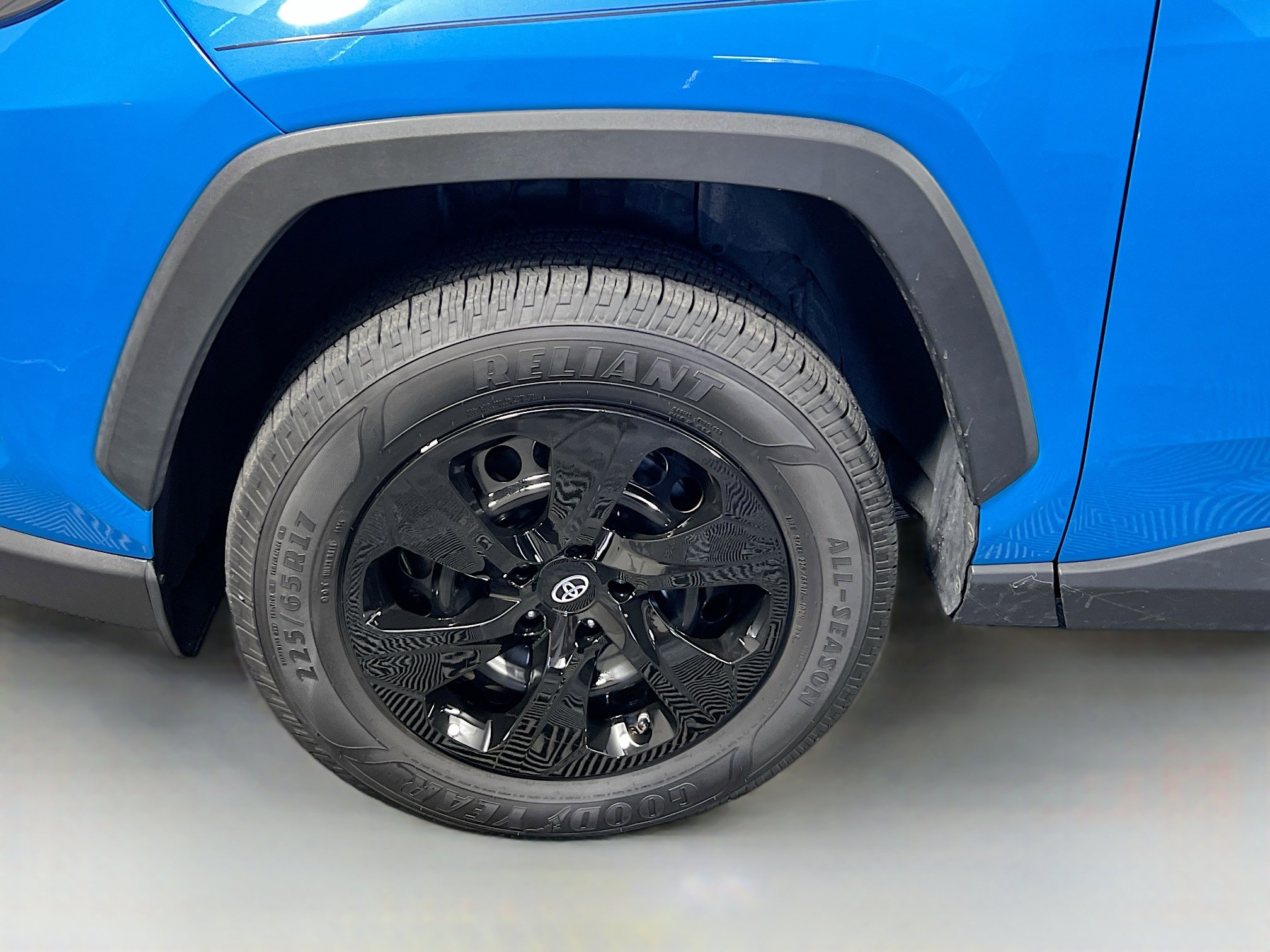 Used 2019 Toyota RAV4 LE image 13