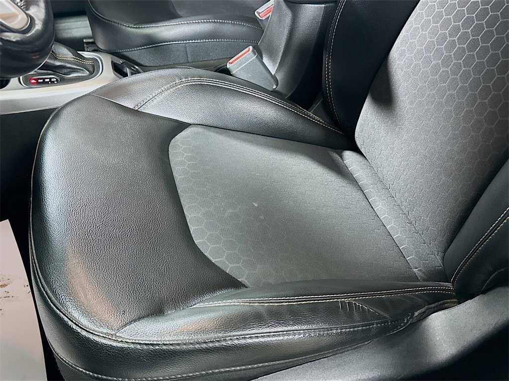 Used 2018 Jeep Compass Latitude w/ Cold Weather Group image 18