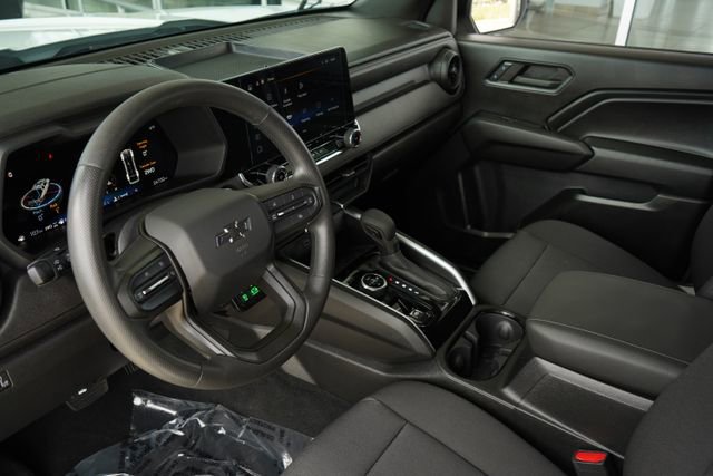 Used 2024 Chevrolet Colorado Trail Boss w/ Technology Package image 2