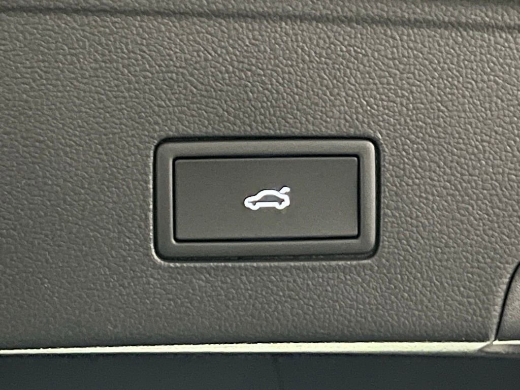 New 2026 Volkswagen Atlas Cross Sport SE image 39