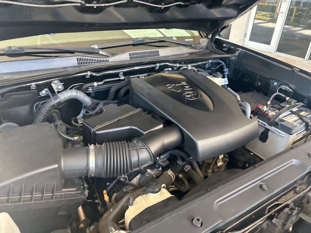 Used 2017 Toyota Tacoma SR5 w/ Tow Package image 10