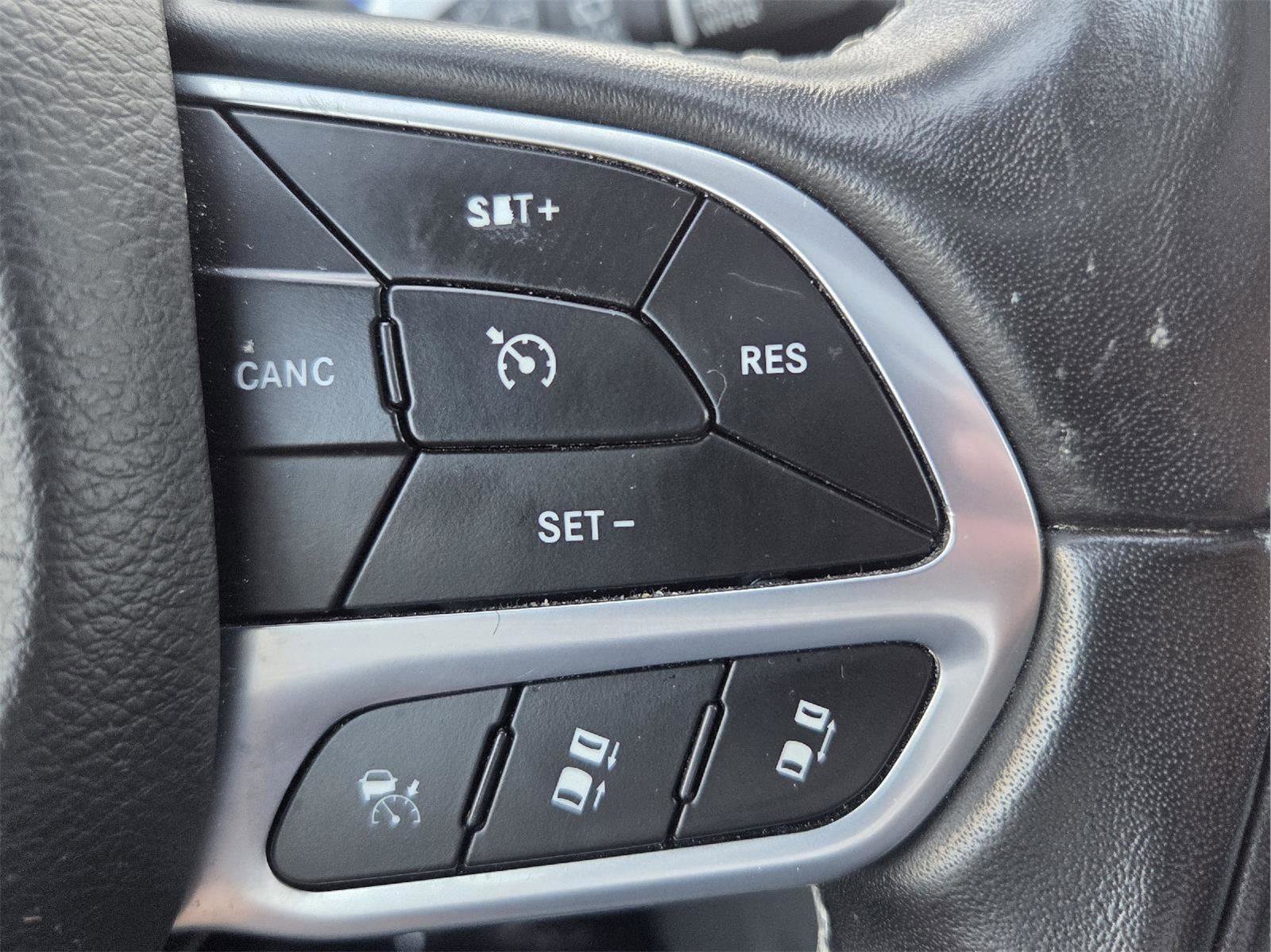 Used 2022 Chrysler Pacifica Limited image 13