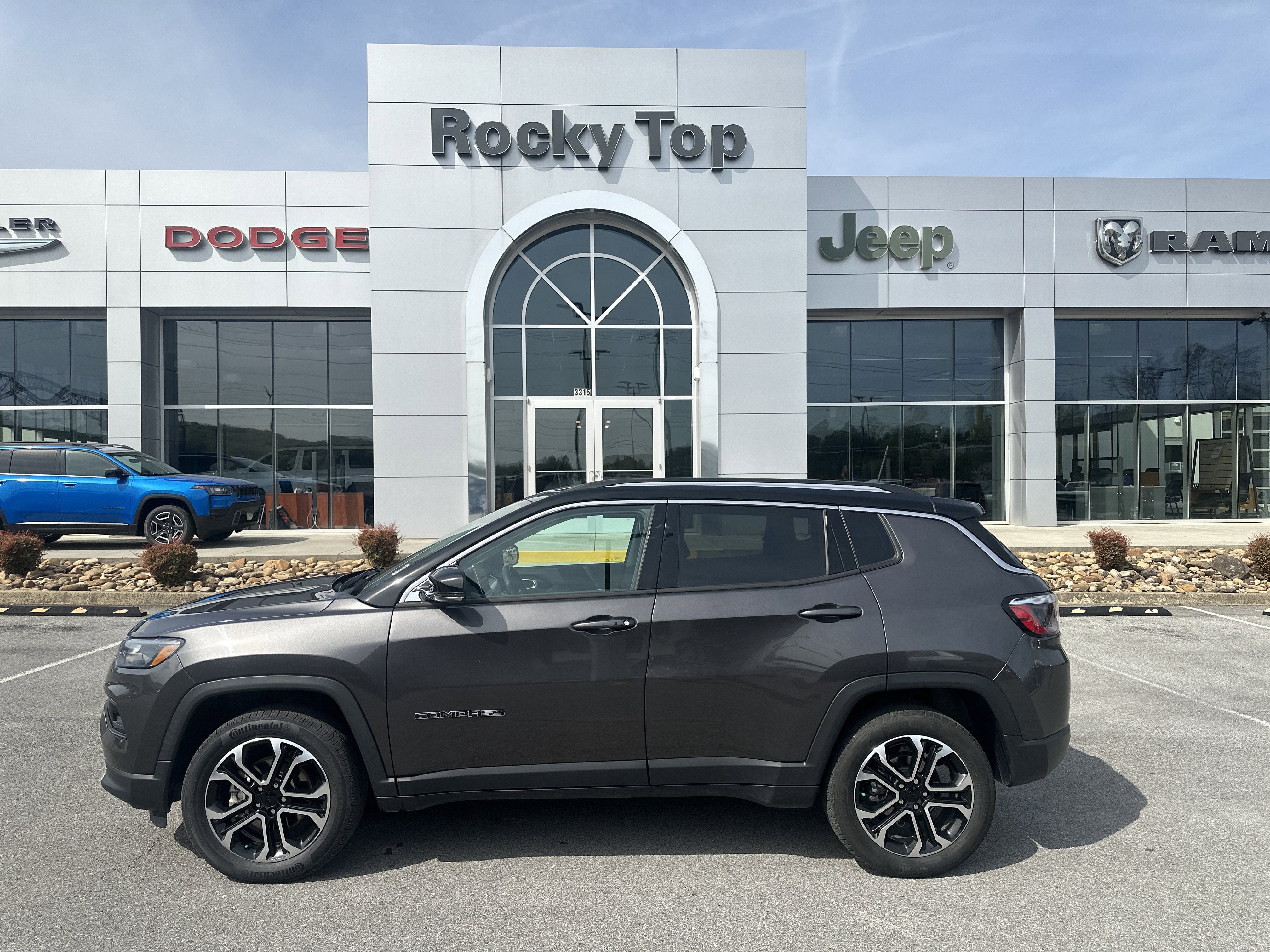 Used 2022 Jeep Compass Limited AWD/4WD image 1