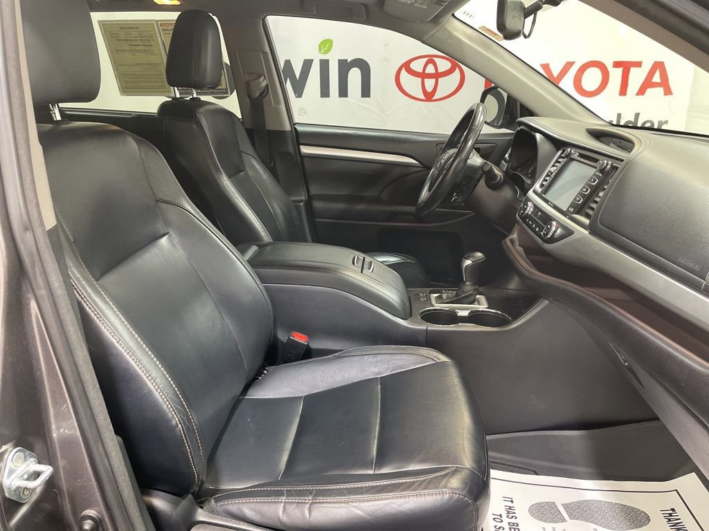 Used 2015 Toyota Highlander XLE image 14