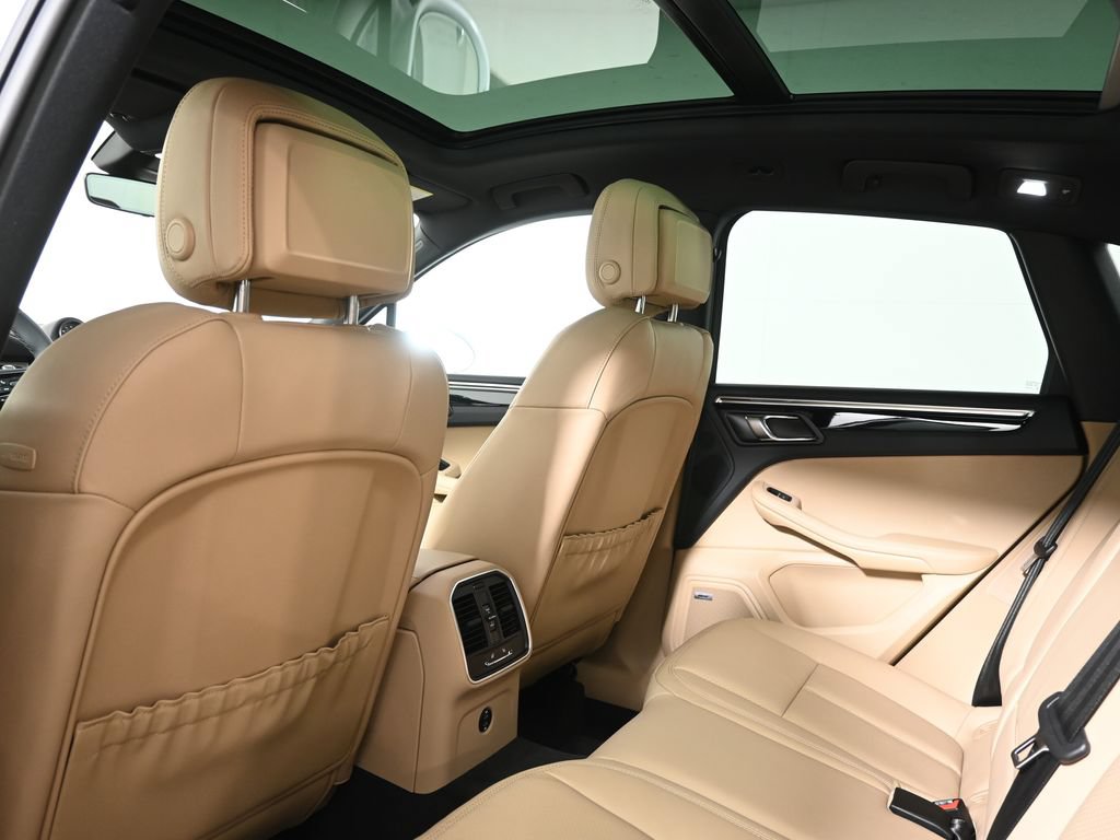 Used 2026 Porsche Macan AWD/4WD image 37