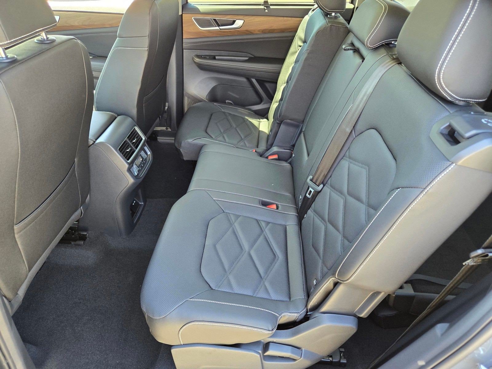 New 2026 Volkswagen Atlas SE FWD image 9