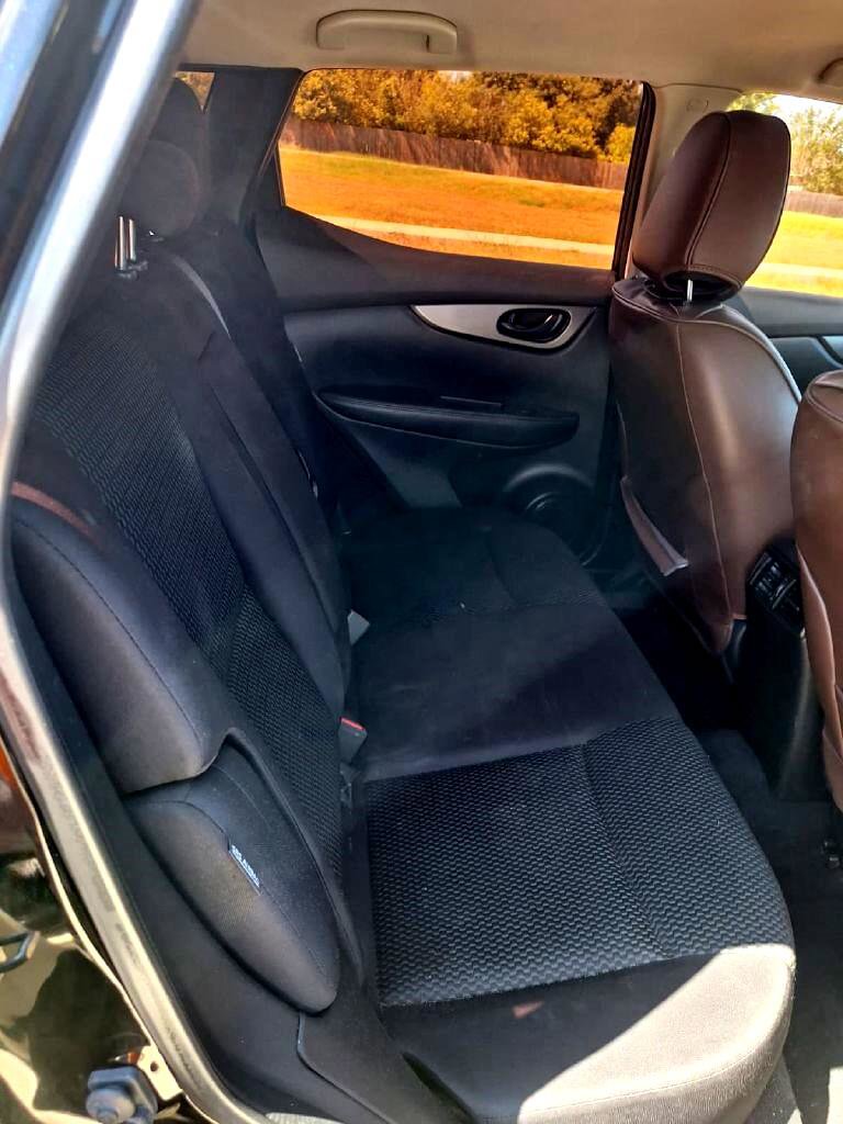 Used 2020 Nissan Rogue Sport S image 4