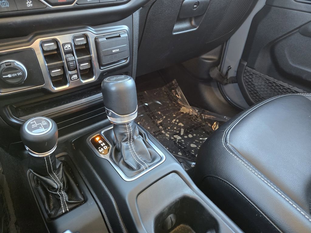 Used 2022 Jeep Wrangler Unlimited Sahara w/ Cold Weather Group image 21