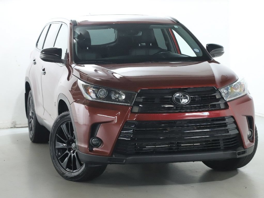Used 2019 Toyota Highlander SE w/ Nightshade Edition AWD/4WD image 1