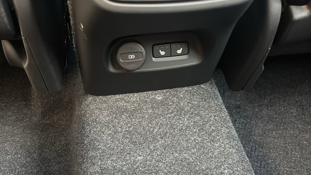 New 2026 Volvo XC40 B5 Ultra w/ Protection Package Premier image 9