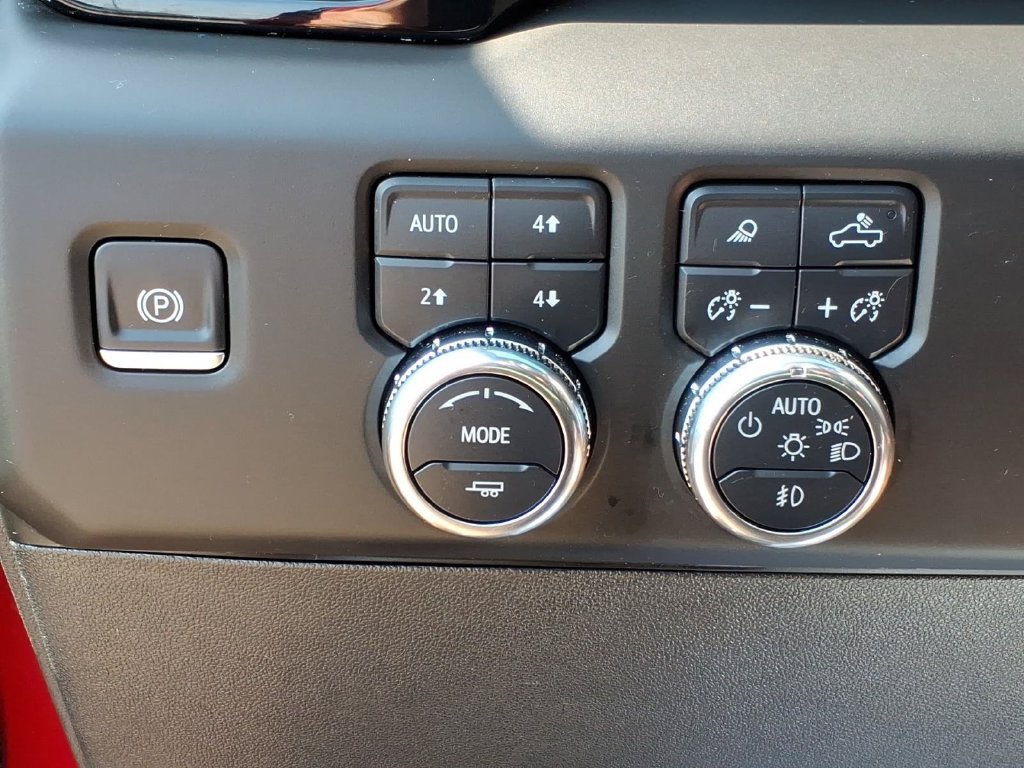 Used 2025 GMC Sierra 1500 AT4 w/ AT4 Premium Package AWD/4WD image 16