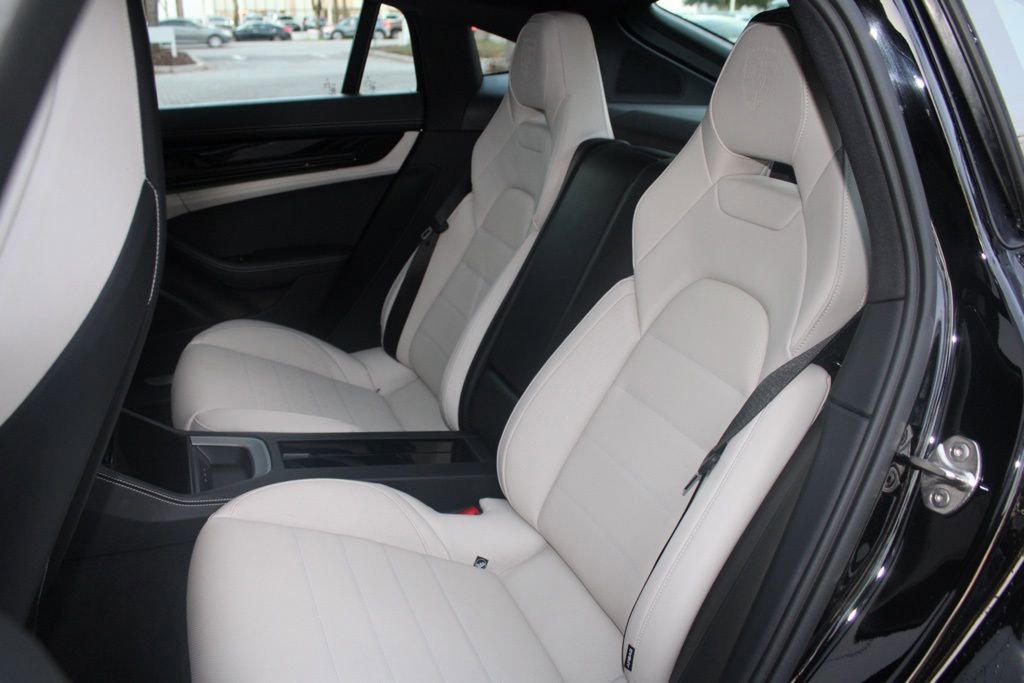 Certified 2025 Porsche Panamera image 36