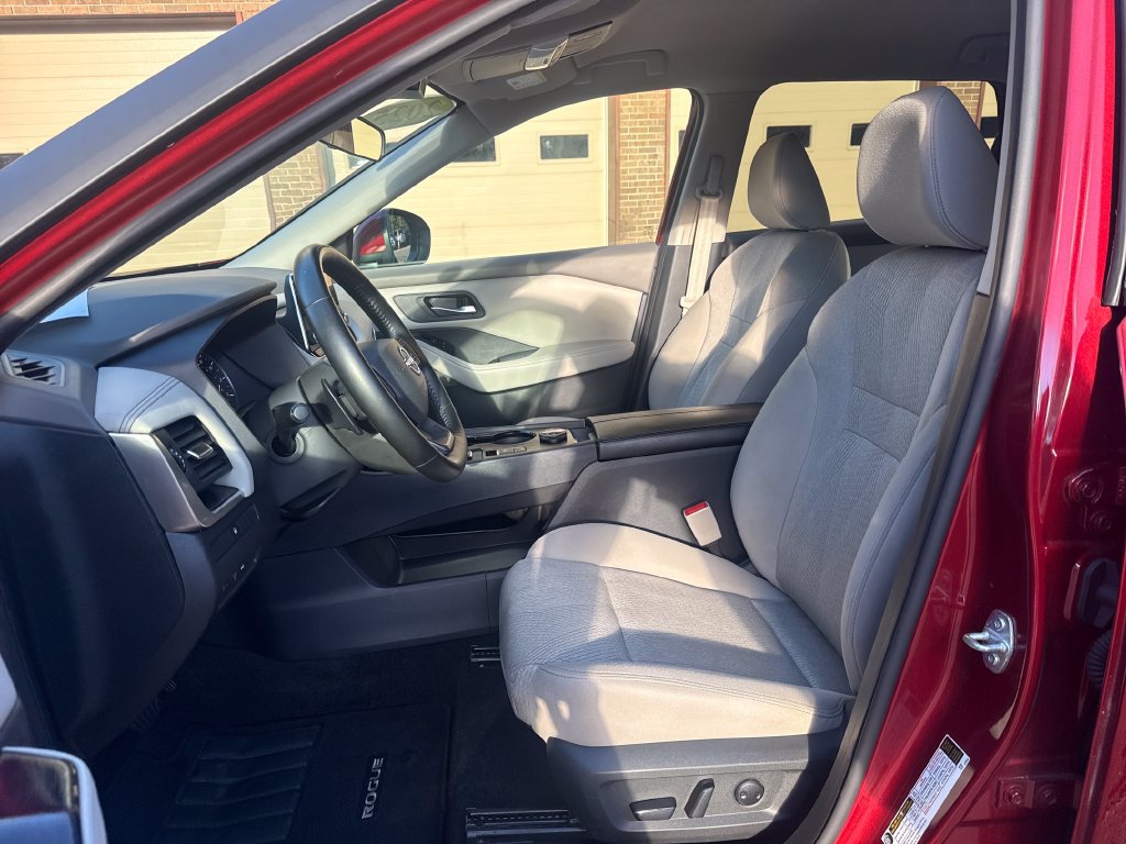 Used 2025 Nissan Rogue SV AWD/4WD image 17