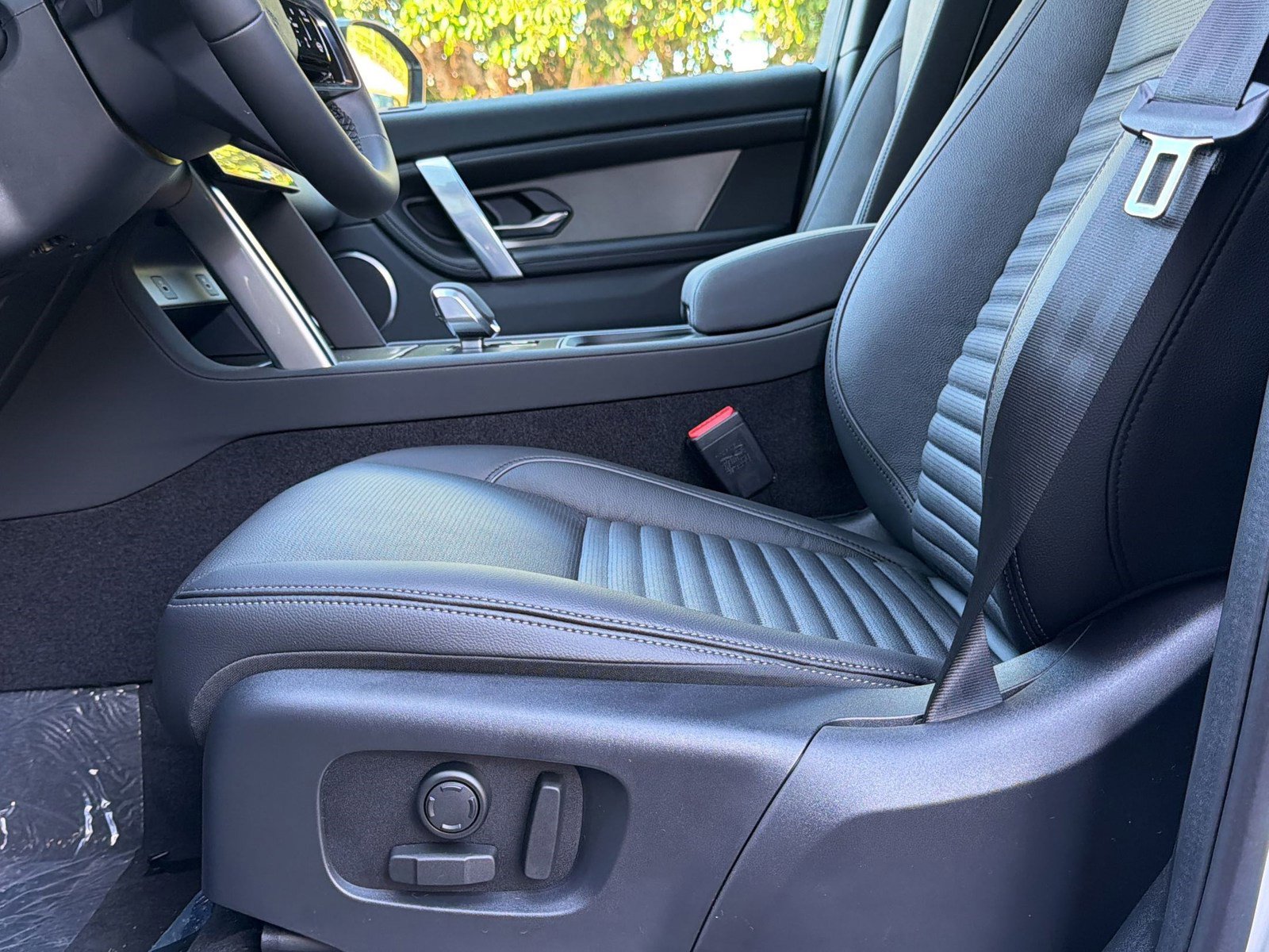 New 2026 Land Rover Discovery Sport Landmark image 14