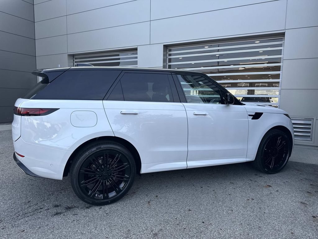New 2026 Land Rover Range Rover Sport Dynamic SE AWD/4WD image 8