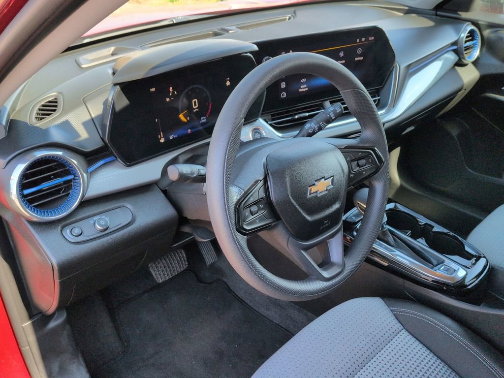 Certified 2025 Chevrolet Trax LT image 11