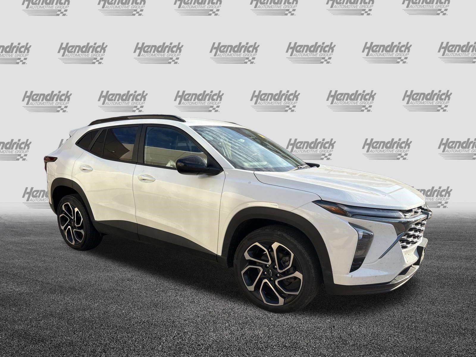 Used 2025 Chevrolet Trax RS w/ Driver Confidence Package image 2