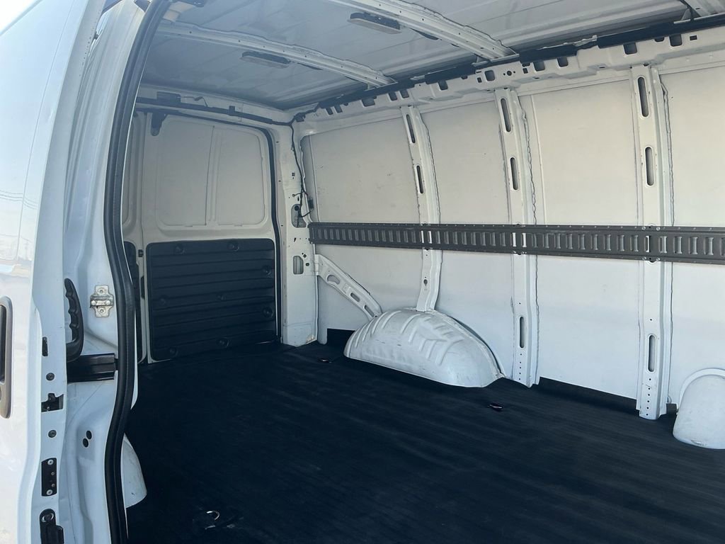 Used 2018 Chevrolet Express 2500 image 23