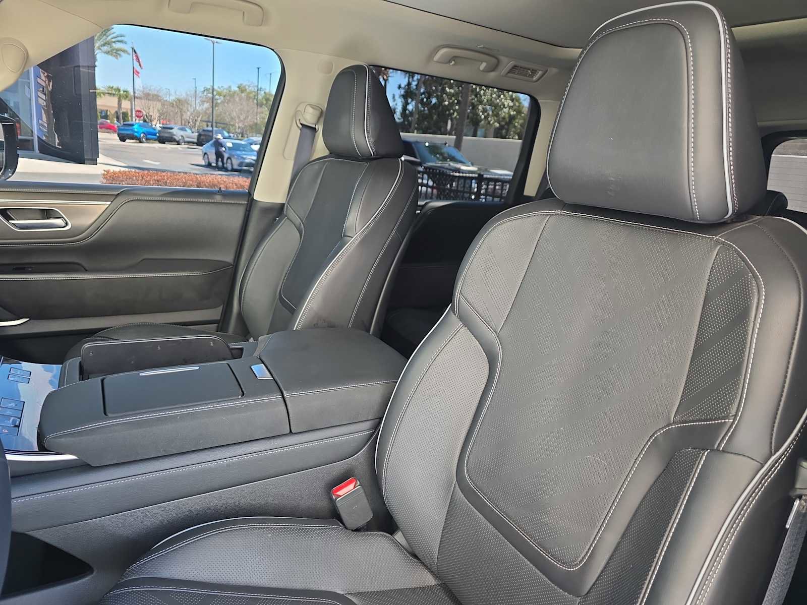 Certified 2025 INFINITI QX80 Luxe image 14