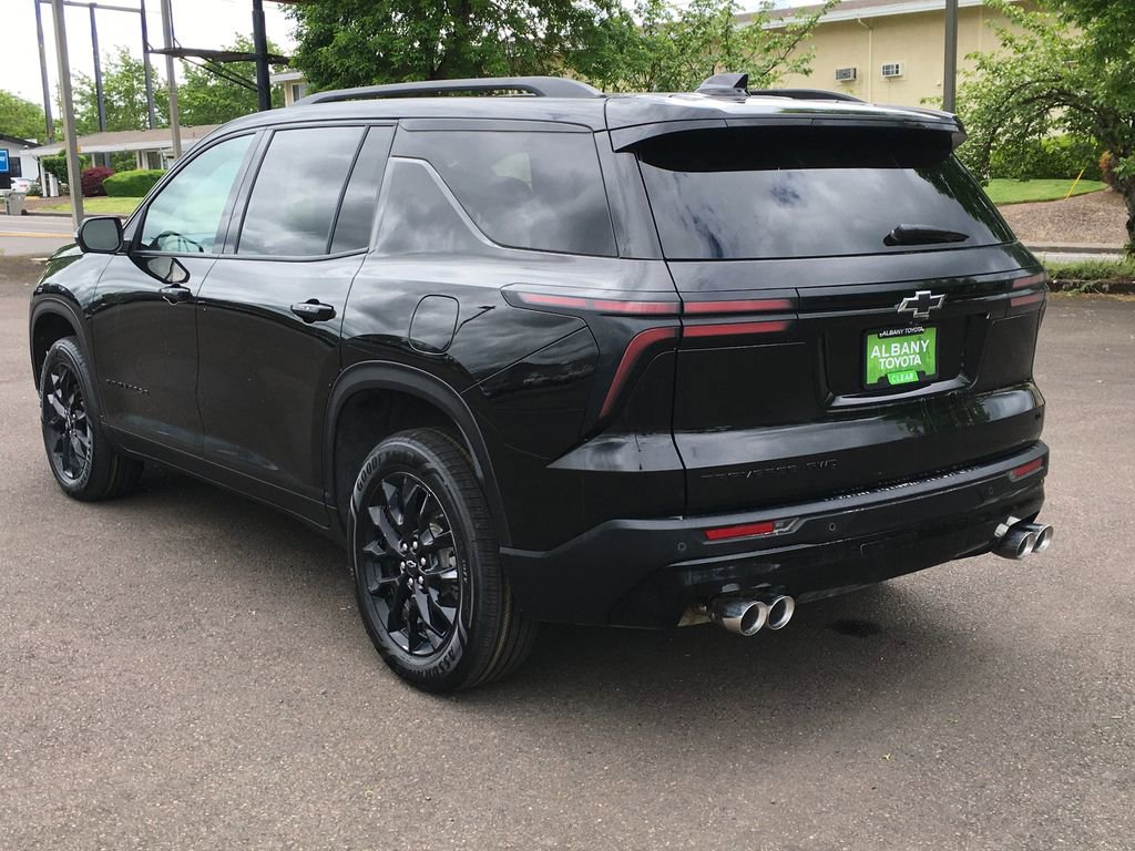 Used 2024 Chevrolet Traverse LT w/ Midnight/Sport Edition AWD/4WD image 4