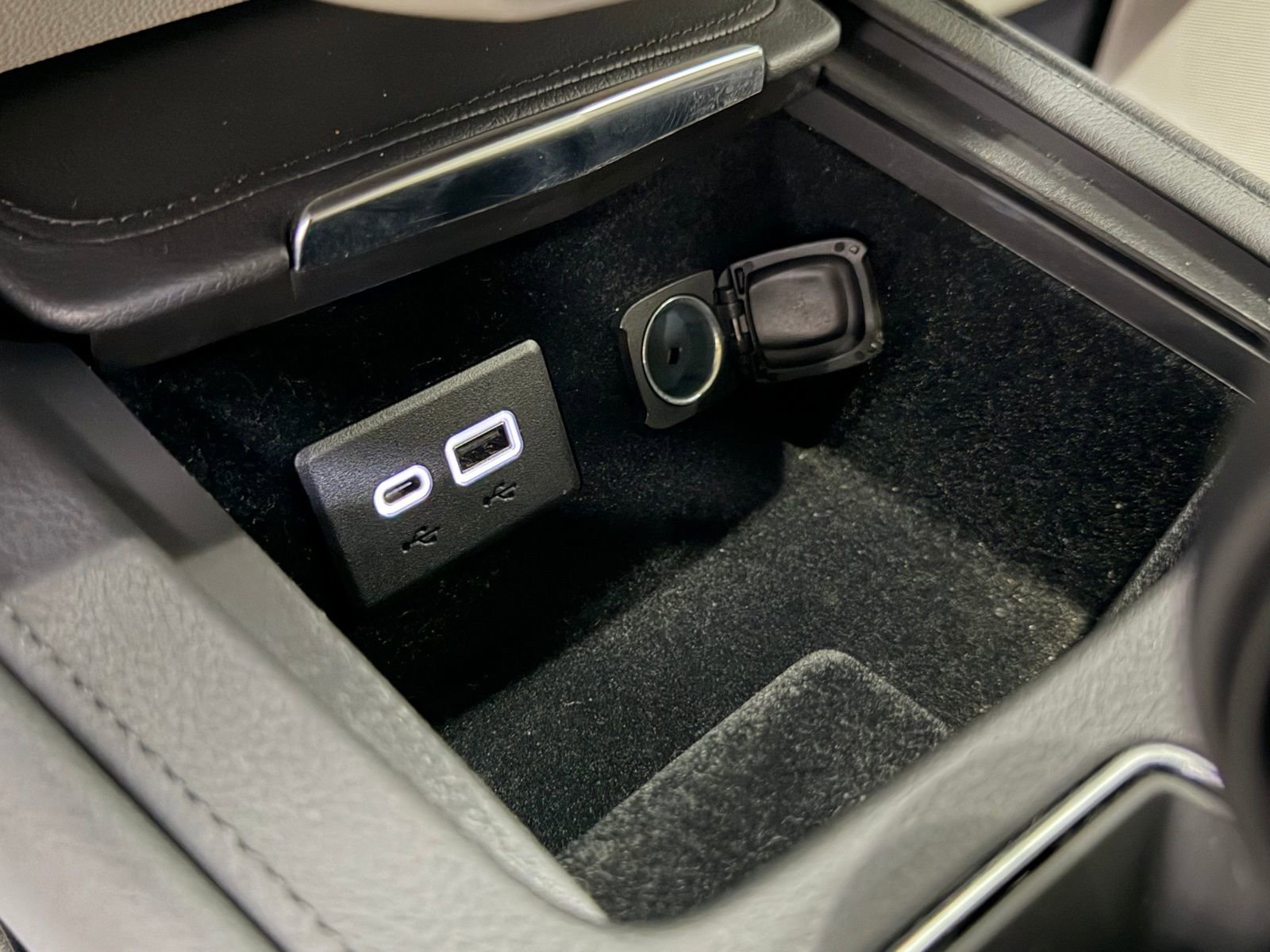 Used 2023 Cadillac XT4 Luxury image 30