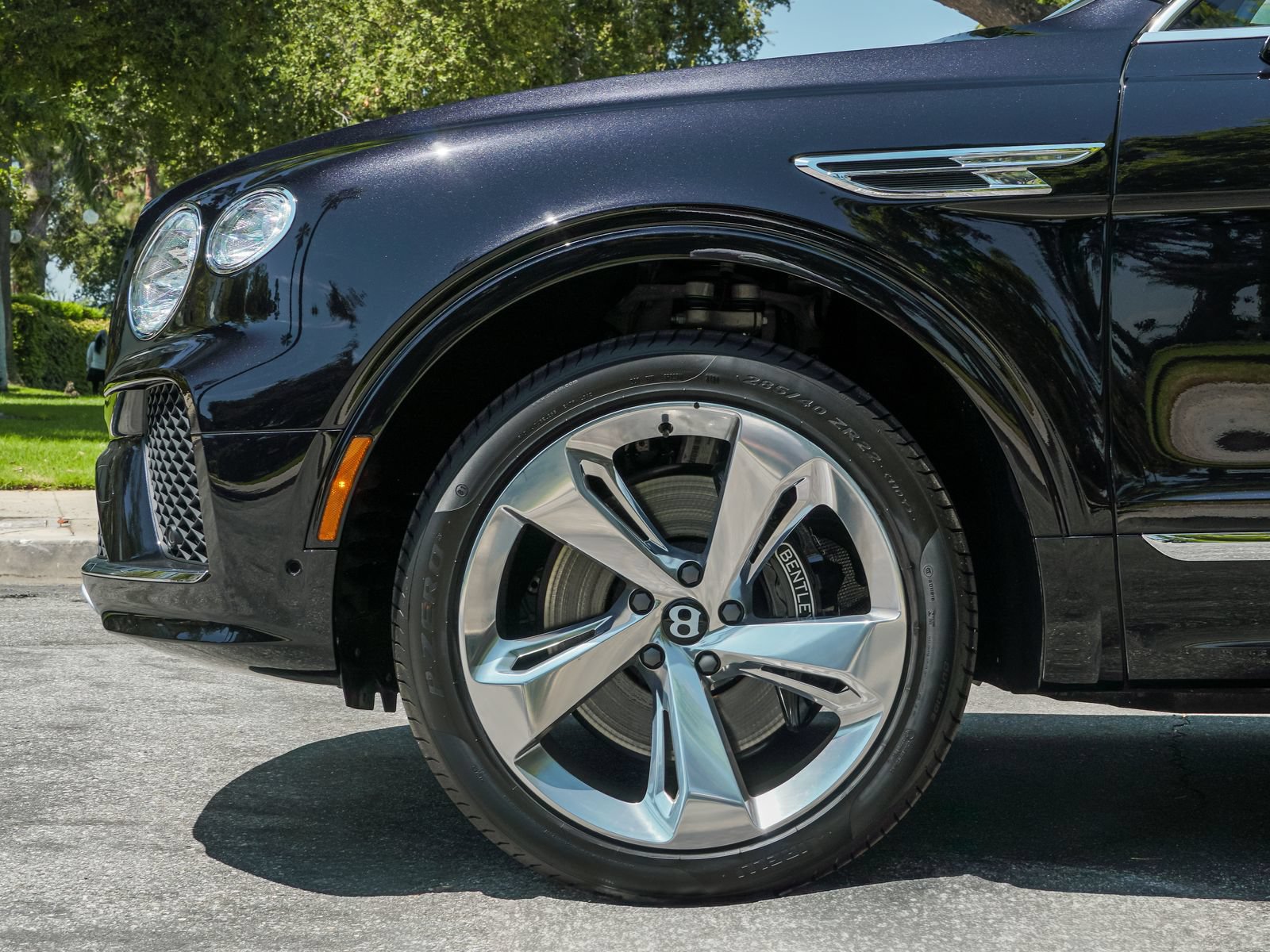 New 2025 Bentley Bentayga Extended Wheelbase AWD/4WD image 11