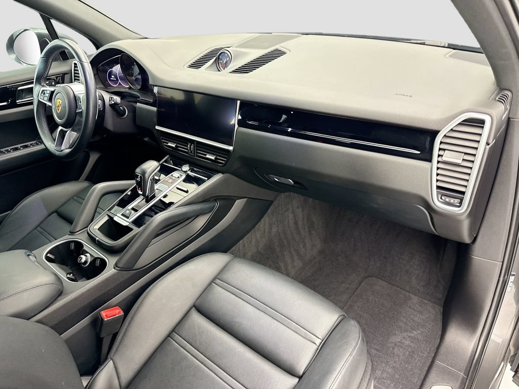 Used 2022 Porsche Cayenne AWD/4WD image 16