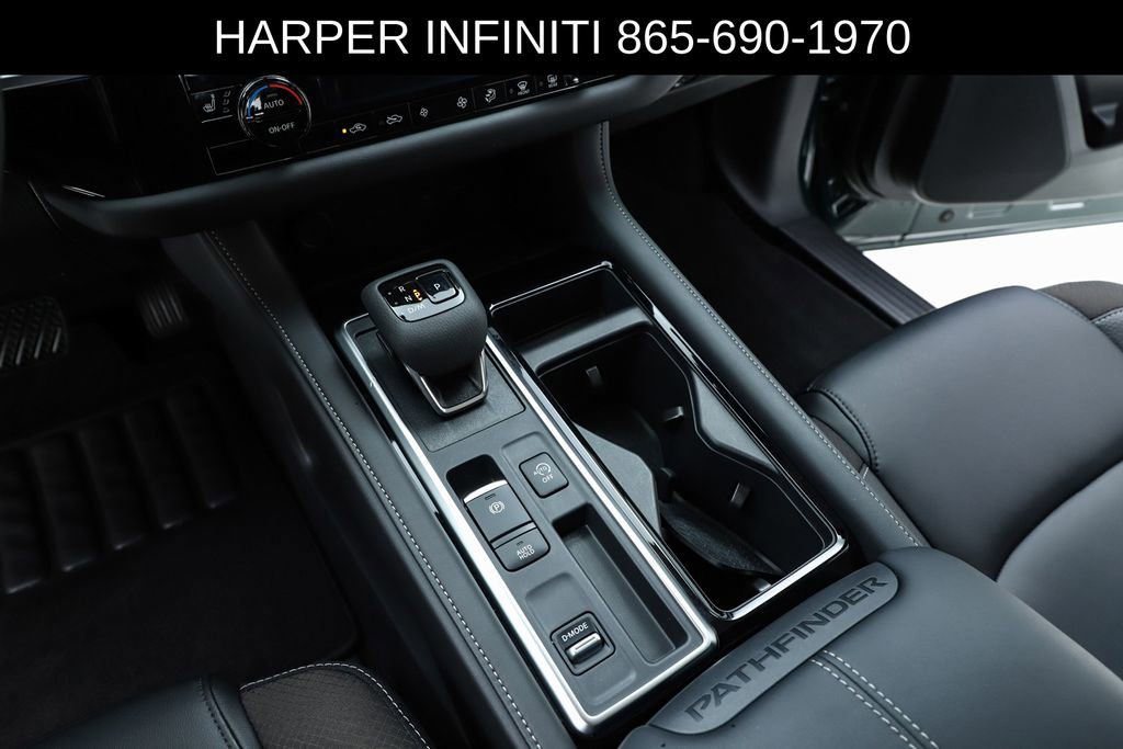 Used 2025 Nissan Pathfinder SL image 25