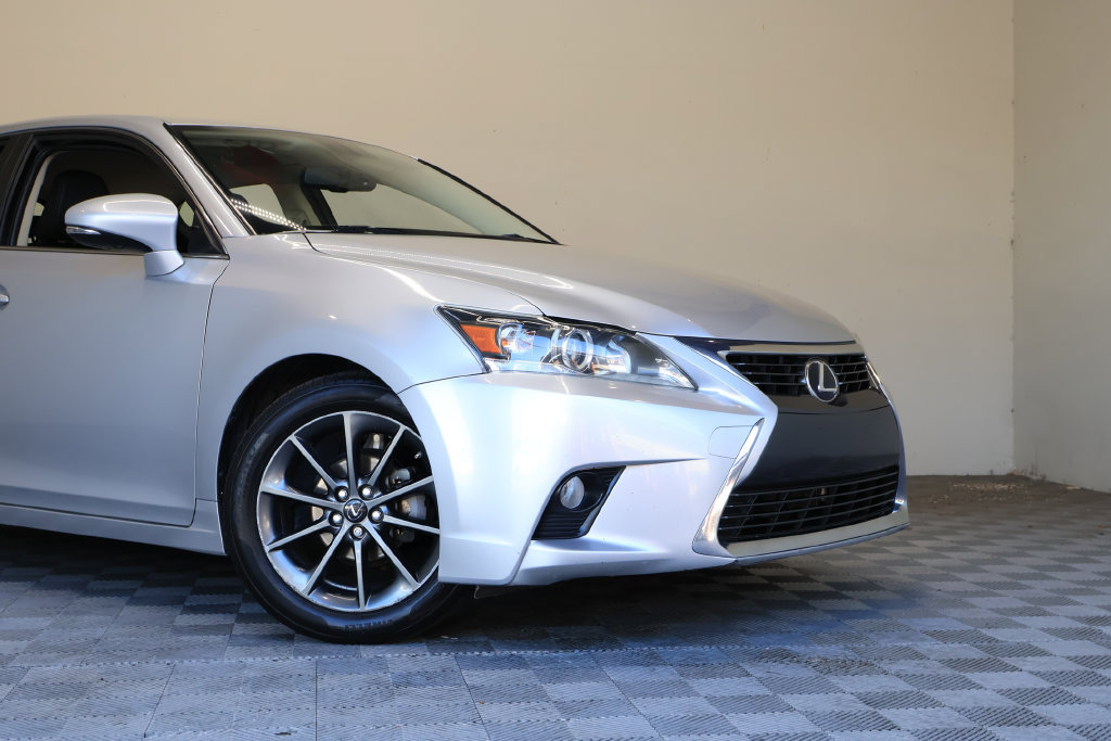 Used 2016 Lexus CT 200h w/ Seat Comfort Package FWD image 3