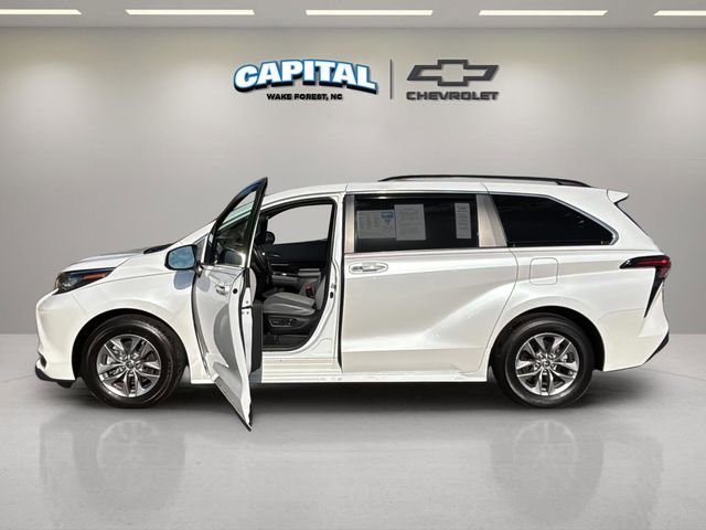 Used 2023 Toyota Sienna XLE w/ XLE Plus Package image 13