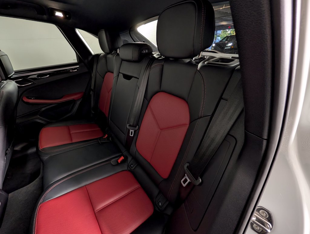 Certified 2023 Porsche Macan S AWD/4WD image 23