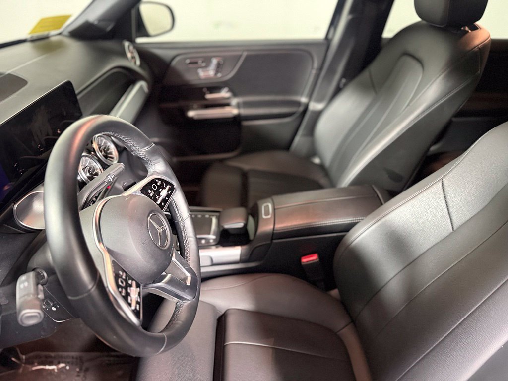 Used 2023 Mercedes-Benz GLB 250 4MATIC w/ Premium Package image 21