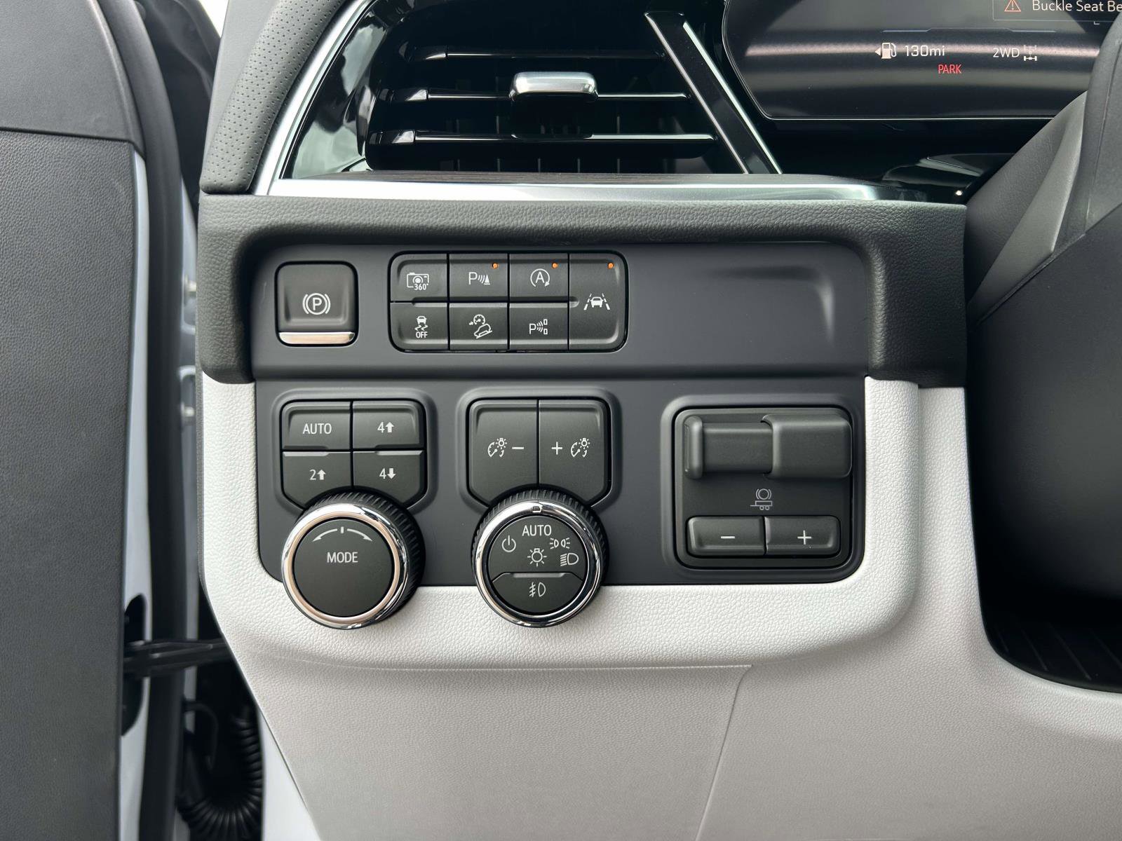 New 2026 Chevrolet Suburban Premier AWD/4WD image 19
