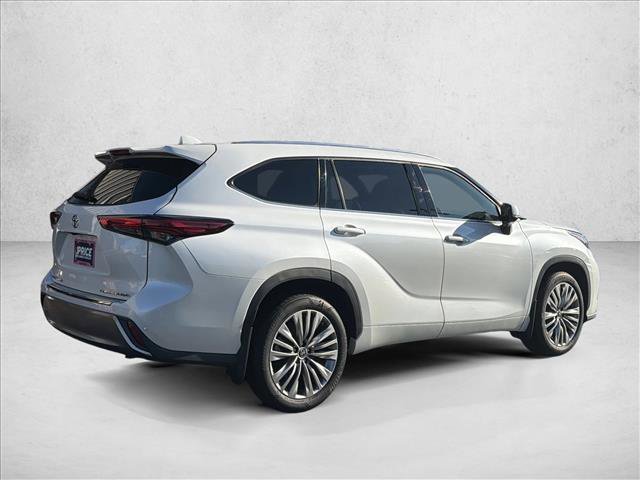 Used 2021 Toyota Highlander Platinum image 5