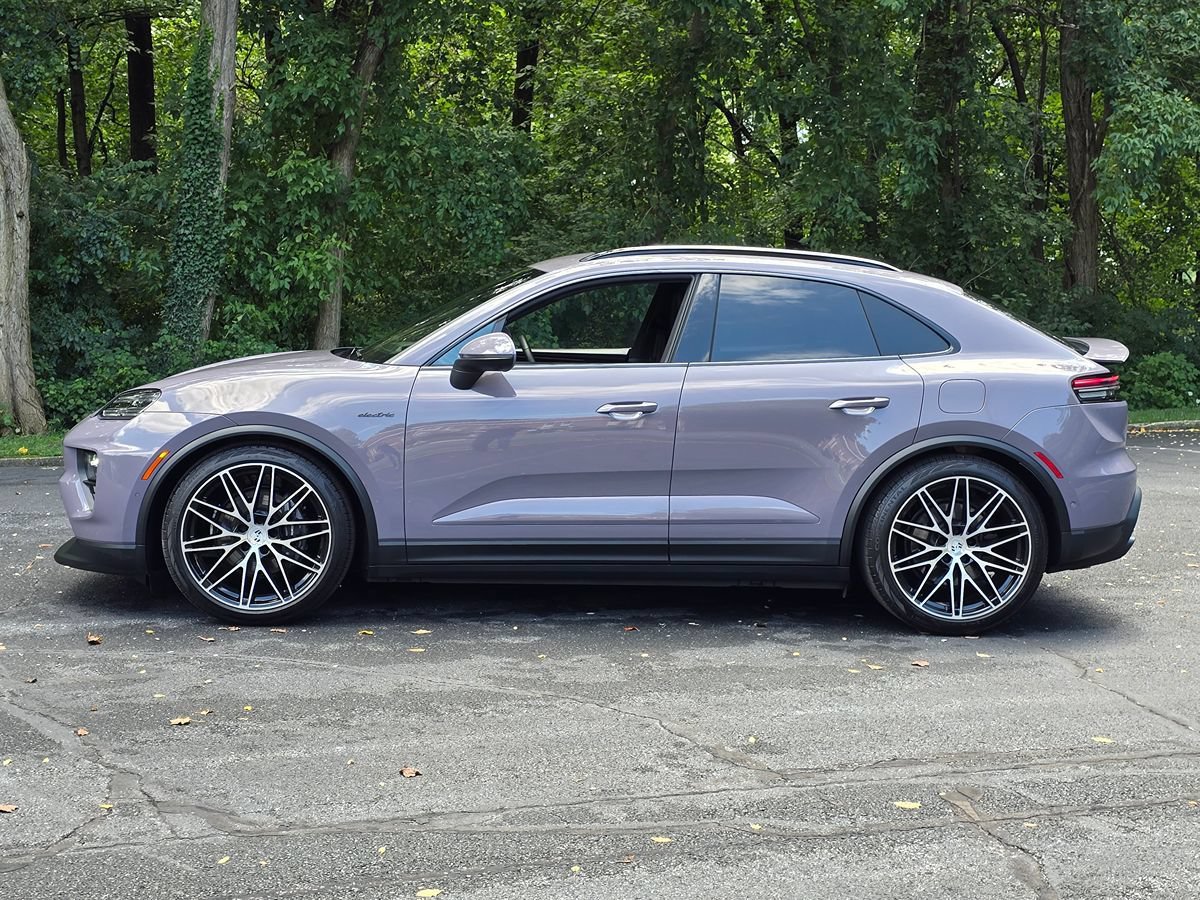 Used 2025 Porsche Macan 4 Electric AWD/4WD image 3