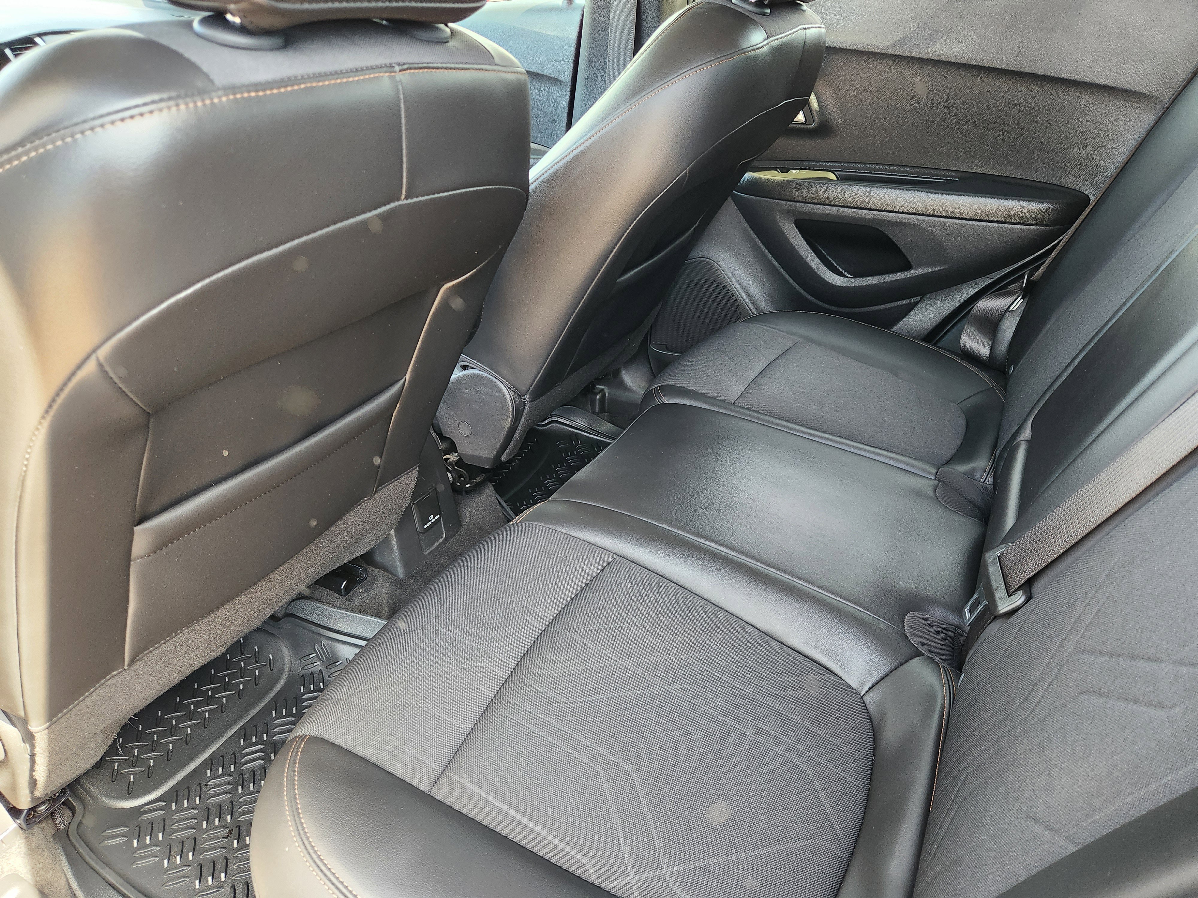 Used 2022 Chevrolet Trax LT w/ Sport Edition image 32