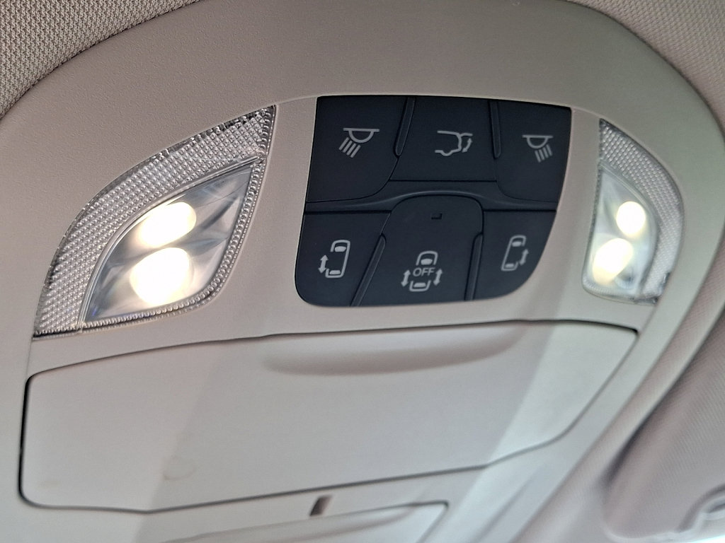Used 2024 Chrysler Pacifica Touring-L FWD image 32