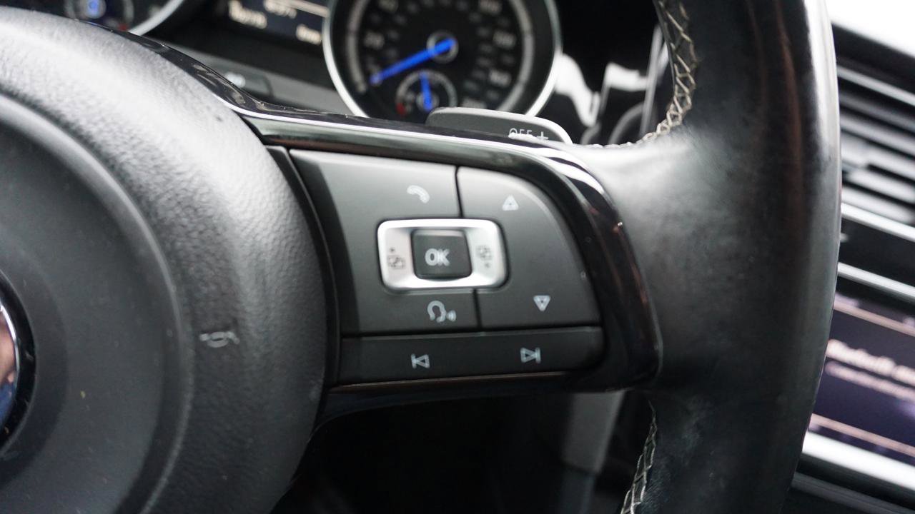 Used 2015 Volkswagen Golf R 4dr HB AWD/4WD image 24
