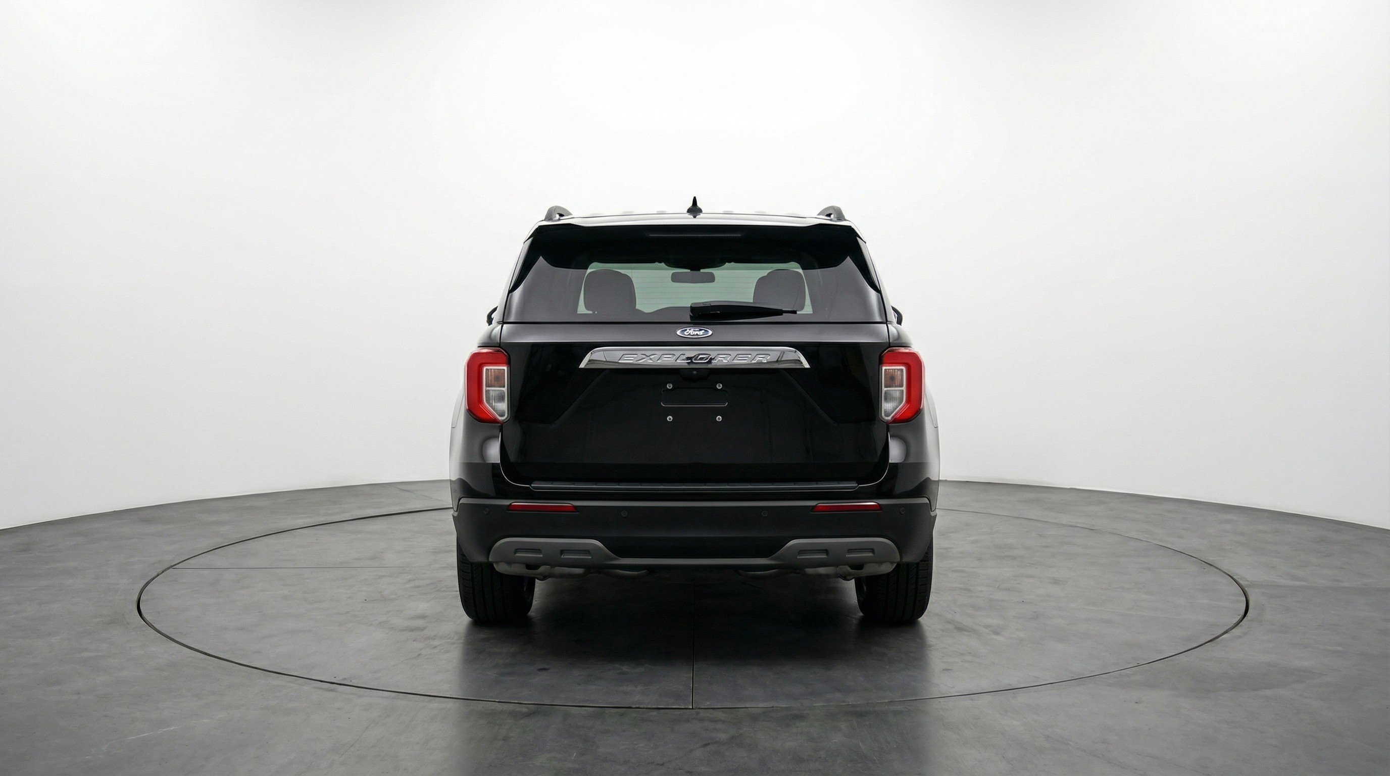 Used 2024 Ford Explorer XLT w/ Equipment Group 202A image 7