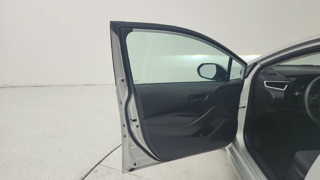 Used 2025 Toyota Corolla LE FWD image 19