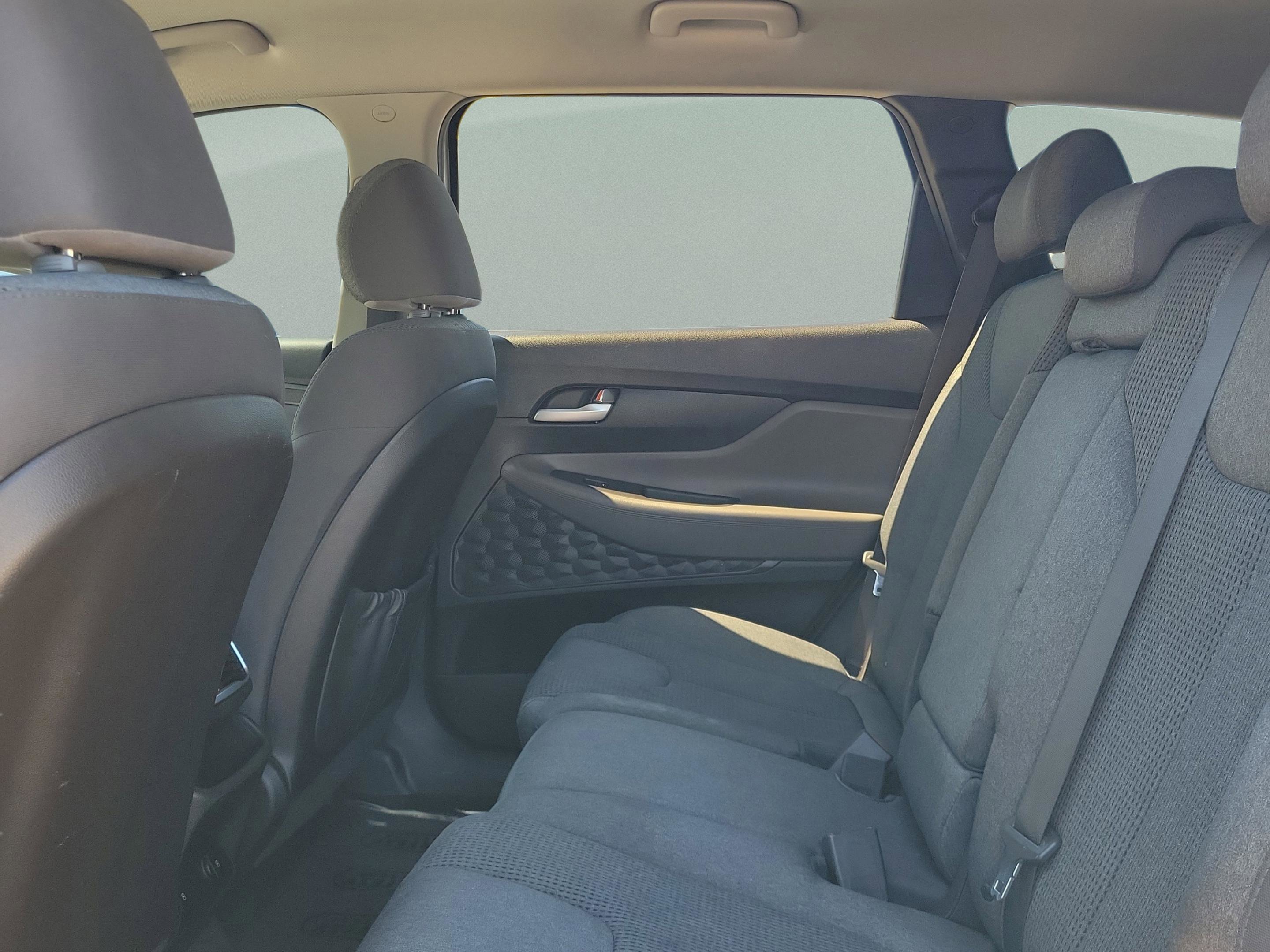 Used 2020 Hyundai Santa Fe SE image 10