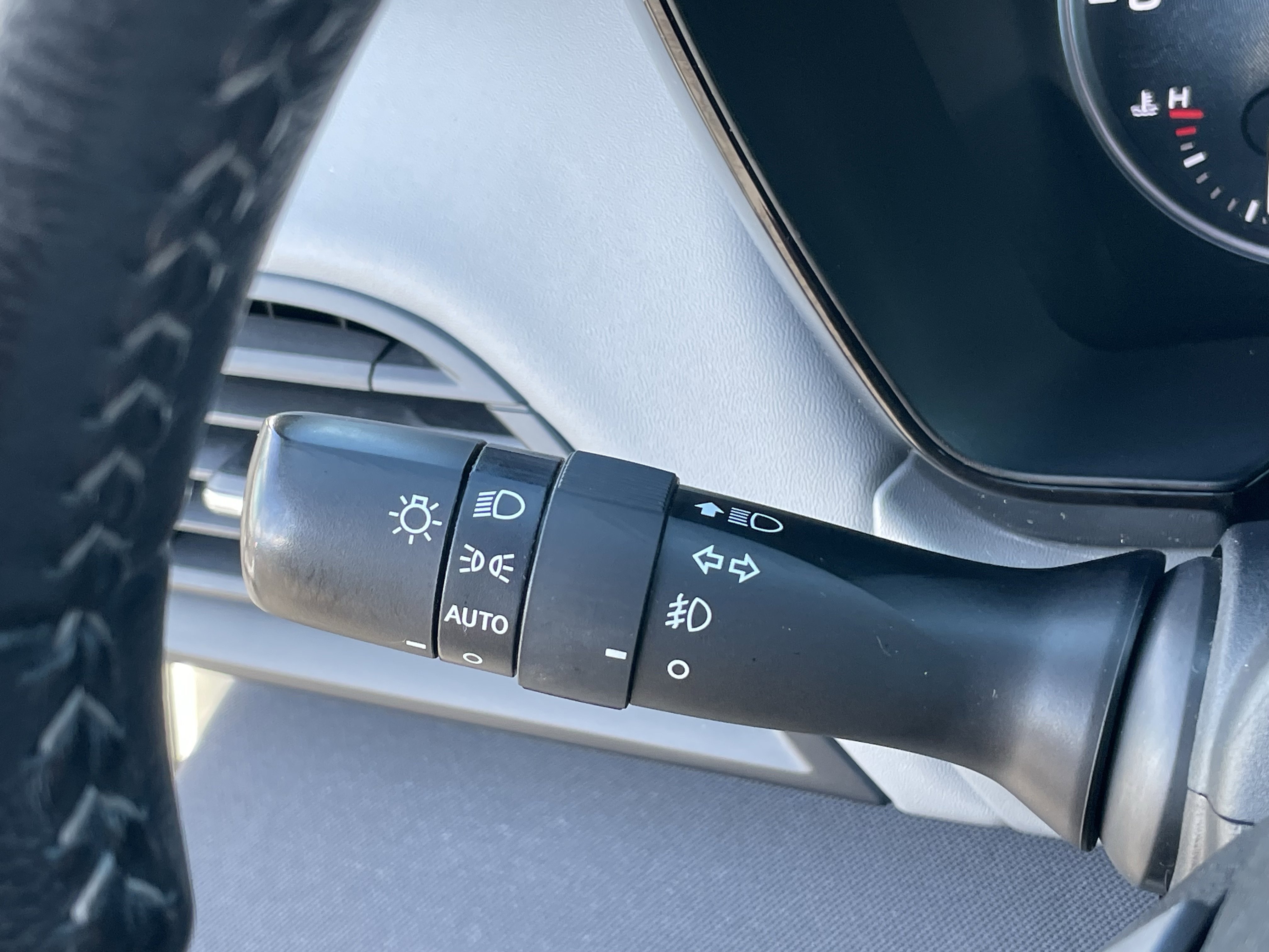 Used 2022 Subaru Outback Premium image 17