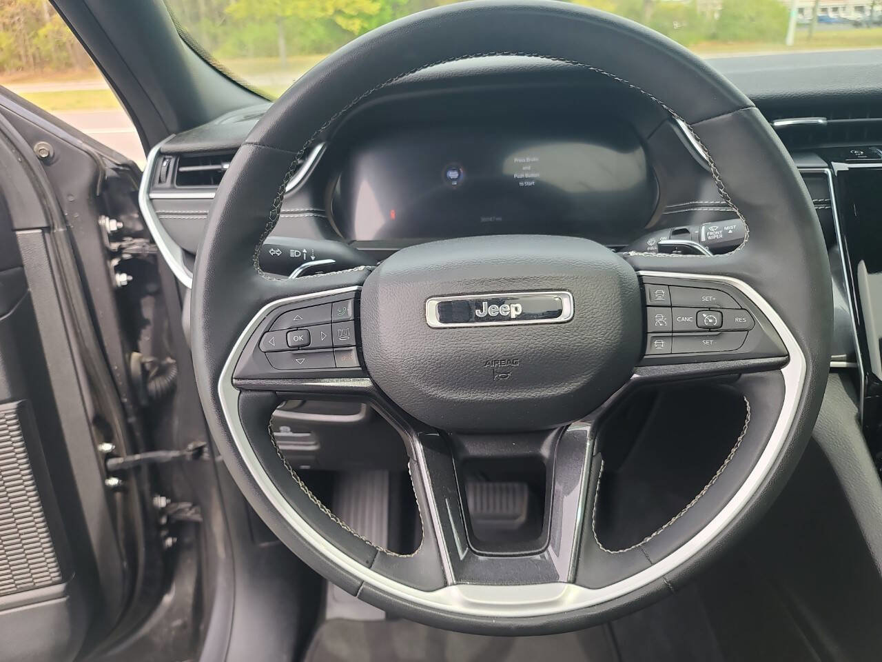 Used 2023 Jeep Grand Cherokee L Laredo RWD image 16