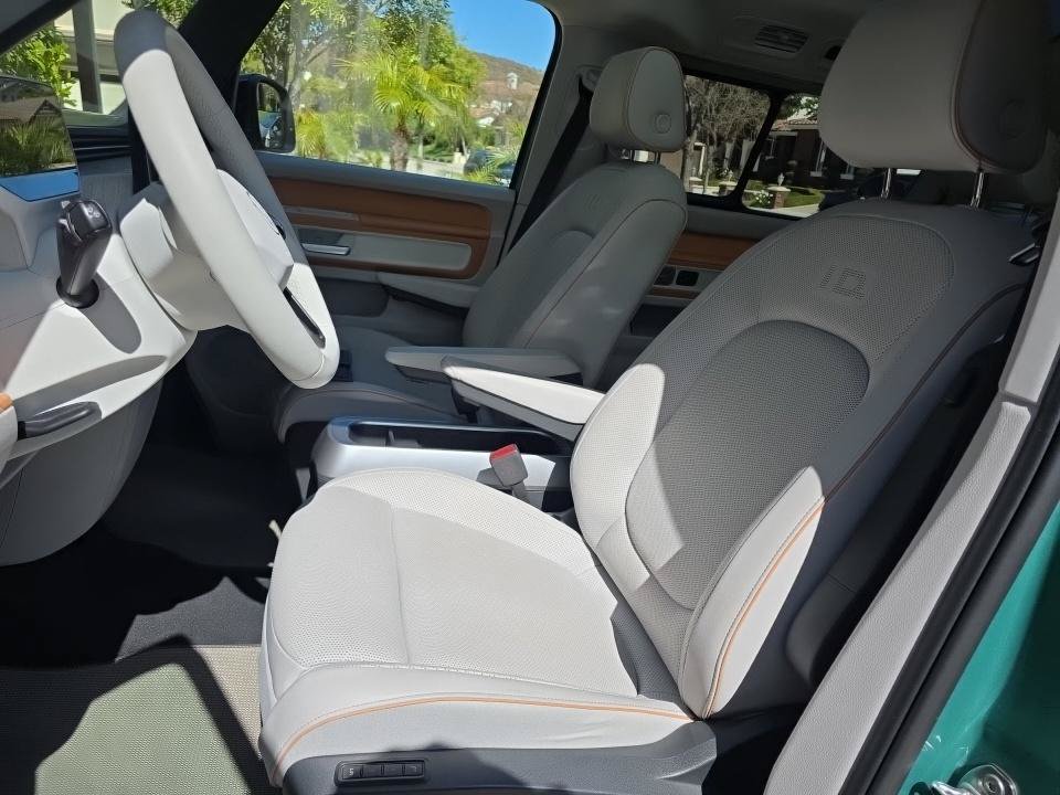 Certified 2025 Volkswagen ID. Buzz 1st Edition RWD image 5
