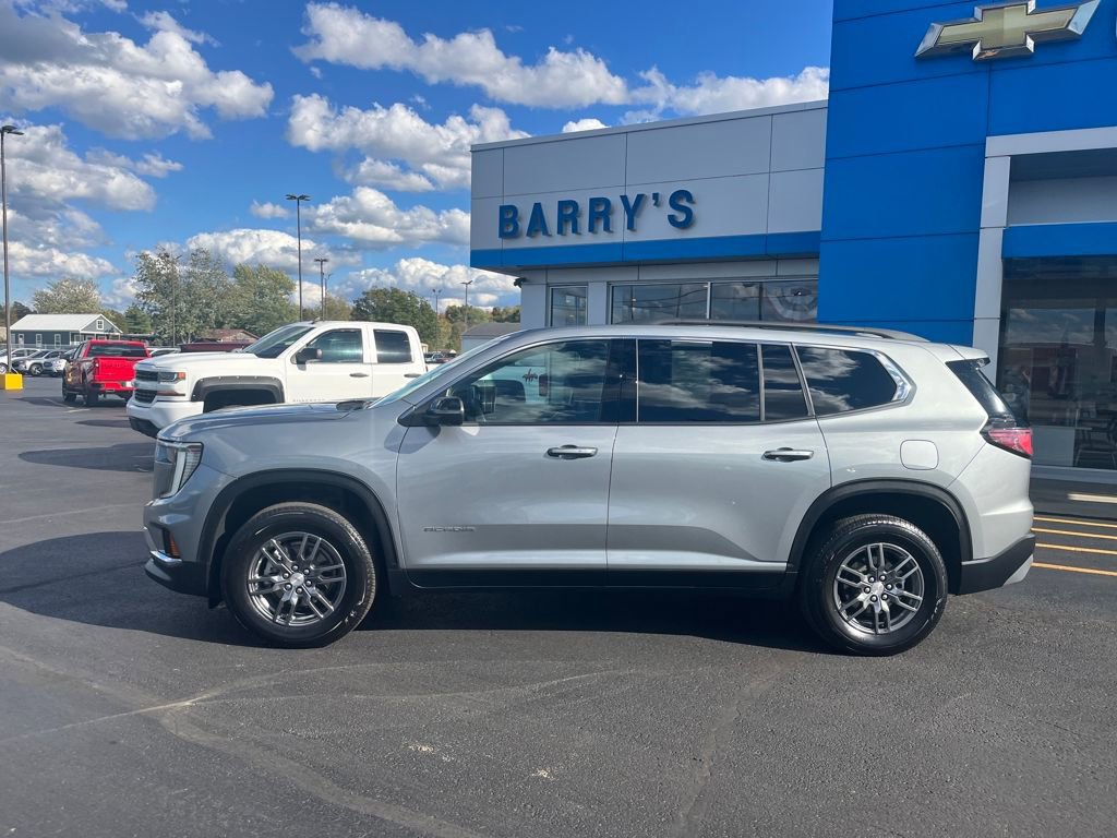 Used 2025 GMC Acadia Elevation image 2