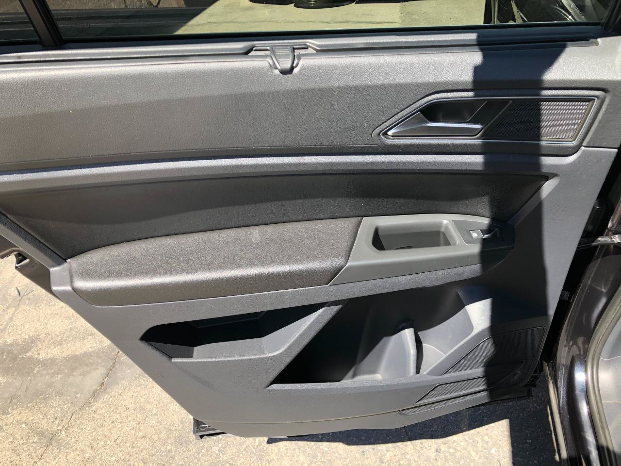 Used 2018 Volkswagen Atlas SEL AWD/4WD image 27