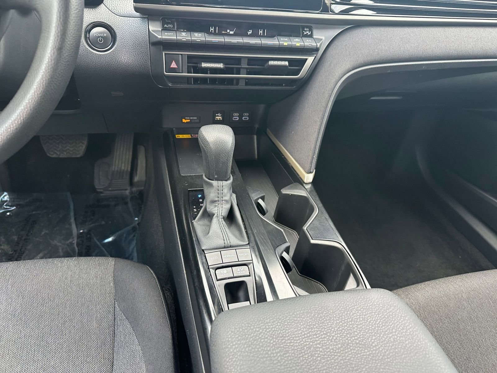 Used 2025 Toyota Camry LE image 40